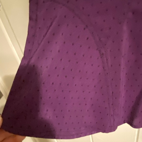 EXPRESS ruffle front, cap sleeve dark purple top with tiny black polka dots. XS - Picture 4 of 6